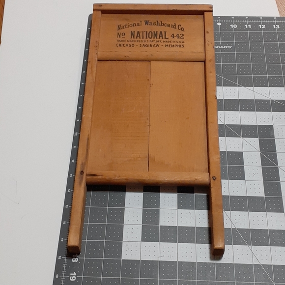 Antique Washboard Laundry Decor - Picture 6 of 6